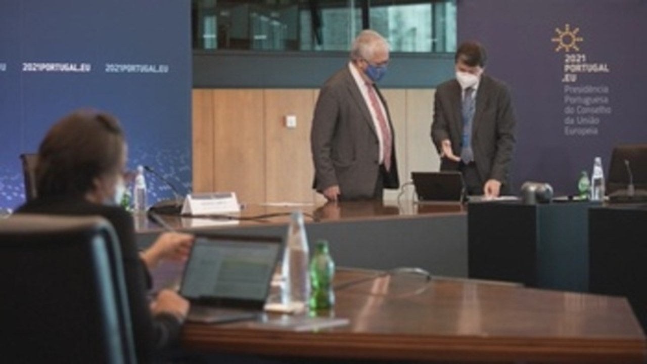 La UE amenaza con restringir visados a países que no readmitan a migrantes