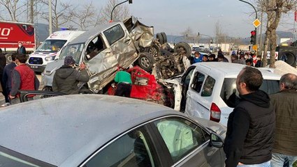 Bursa'da tırın araçları biçtiği zincirleme kazada ölü sayısı 4'e yükseldi