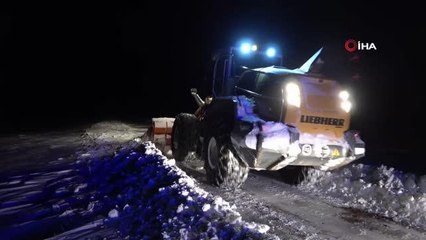 Ekipler karda mahsur kalan KOAH hastası Sabri amca için zamanla yarıştı