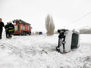 Son dakika! Van'da etkili olan kar yağışı kazaları beraberinde getirdi