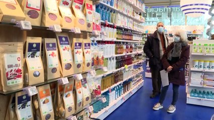 L'Italie interdit l'utilisation d'un lot d'AstraZeneca et se reconfine