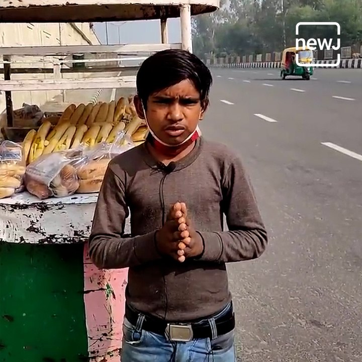12-Year-Old Aman Sells Hot Dogs In Delhi To Meet The Financial Needs Of His Family