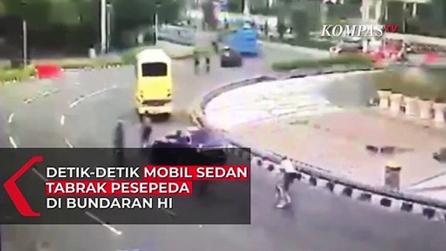 Rekaman CCTV Pengemudi Mobil Tabrak Lari Pesepeda di Bundaran HI