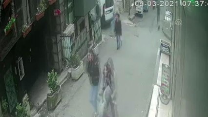 Beyoğlu'nda kapkaç yapan 3 şüpheli yakalandı