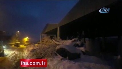 Yoğun kar yağışıyla otopark çöktü
