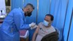 رغم ازدياد أعداد الإصابات والوفيات بالكورونا.. عراقيون يخشون التطعيم