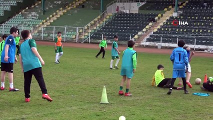 Giresunsporlu eski futbolcular Atatürk Stadyumu'ndaki anılarını tazelediler