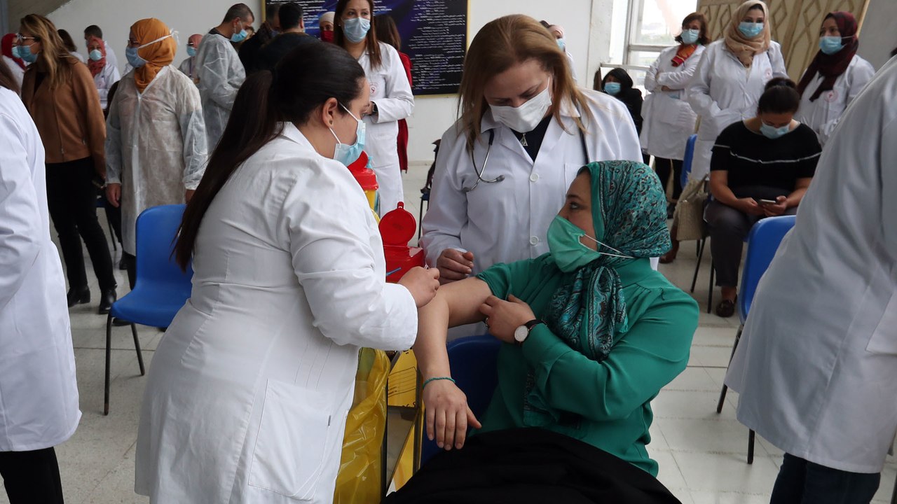 تونس.. تخصيص 25 مركزا للتطعيم ضد فيروس كورونا في مختلف ولايات البلاد