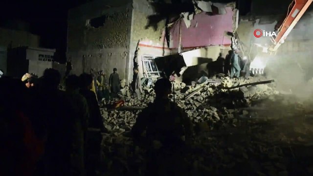 - Afganistan'da polis karakoluna bombalı saldırı: 8 ölü, 53 yaralı