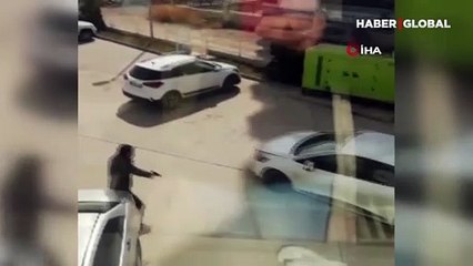 Polislerin üzerine araç sürüp vatandaşa çarptılar