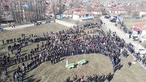 Çorum'da okul servisinde öldürülen iki çocuğun cenazeleri toprağa verildi