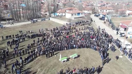 Çorum'da okul servisinde öldürülen iki çocuğun cenazeleri toprağa verildi