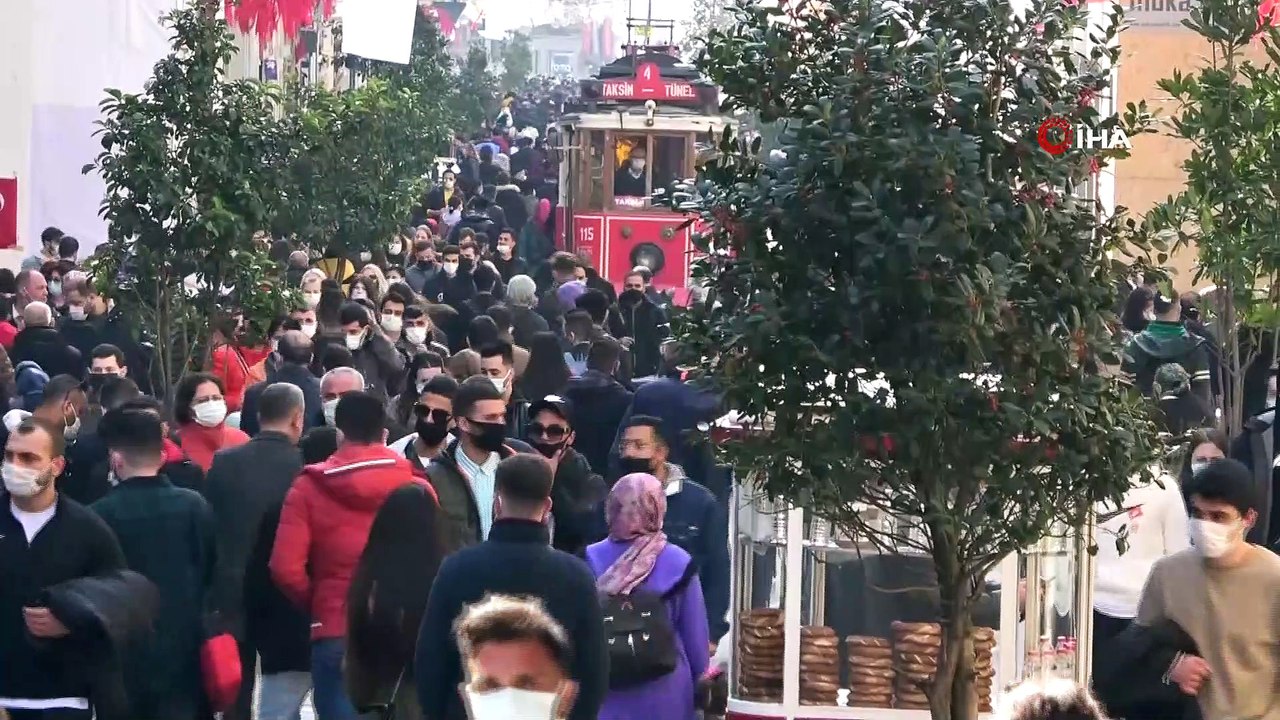 İstiklal Caddesinde pandemi unutuldu
