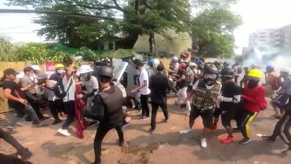 양곤·만달레이 등에서 또 경찰 총격으로 최소 8명 숨져 / YTN