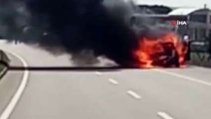 Çanakkale’de alev alev yanan araç küle döndü