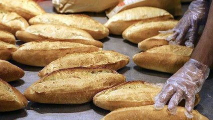Eline iki ekmek alan kısıtlamayı ihlal edince, ilçede pazar günleri ekmek satışı yasaklandı