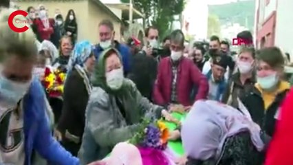 Serhat Kantaş isimli erkek tarafından öldürülen Bensu Narlı'nın cenazesi teslim alındı: 'Sarı papatyamı benden almayın'