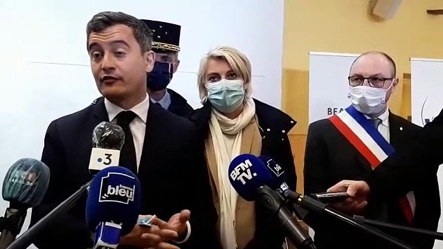 Conférence de presse du ministre de l'Intérieur, Gérald Darmanin, après avoir échangé avec des gendarmes à Saint-Cyr-en-Val