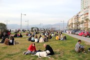 İzmir'de 'kırmızı alarm' uyarısına rağmen ürküten yoğunluk