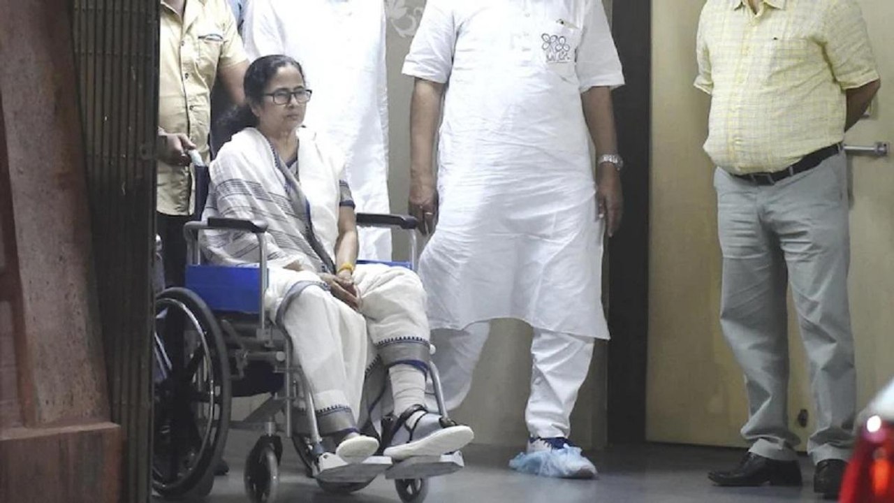 Mamata's injury accidental: Observers in report to EC