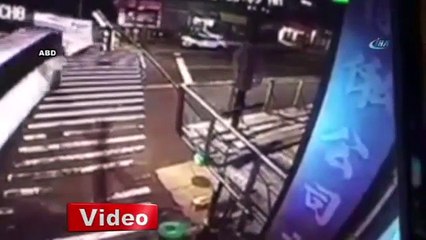 Dönüş yapan otobüse otobüs çarptı!