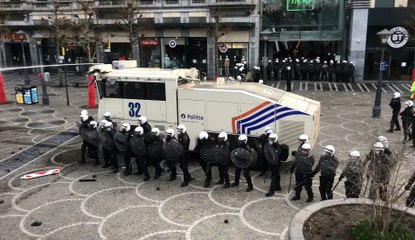 200 casseurs s'en prennent à la police et à un fast-food à Liège