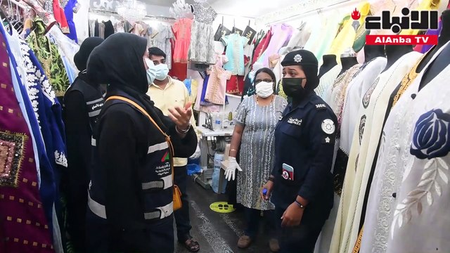 «الأنباء» مع فريق التفتيش النسائي على «بلوكات» الخياطين في «شرق» للتأكد من الالتزام بالاشتراطات الوقائية