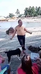 Funny Moments at the beach with Fun Family 