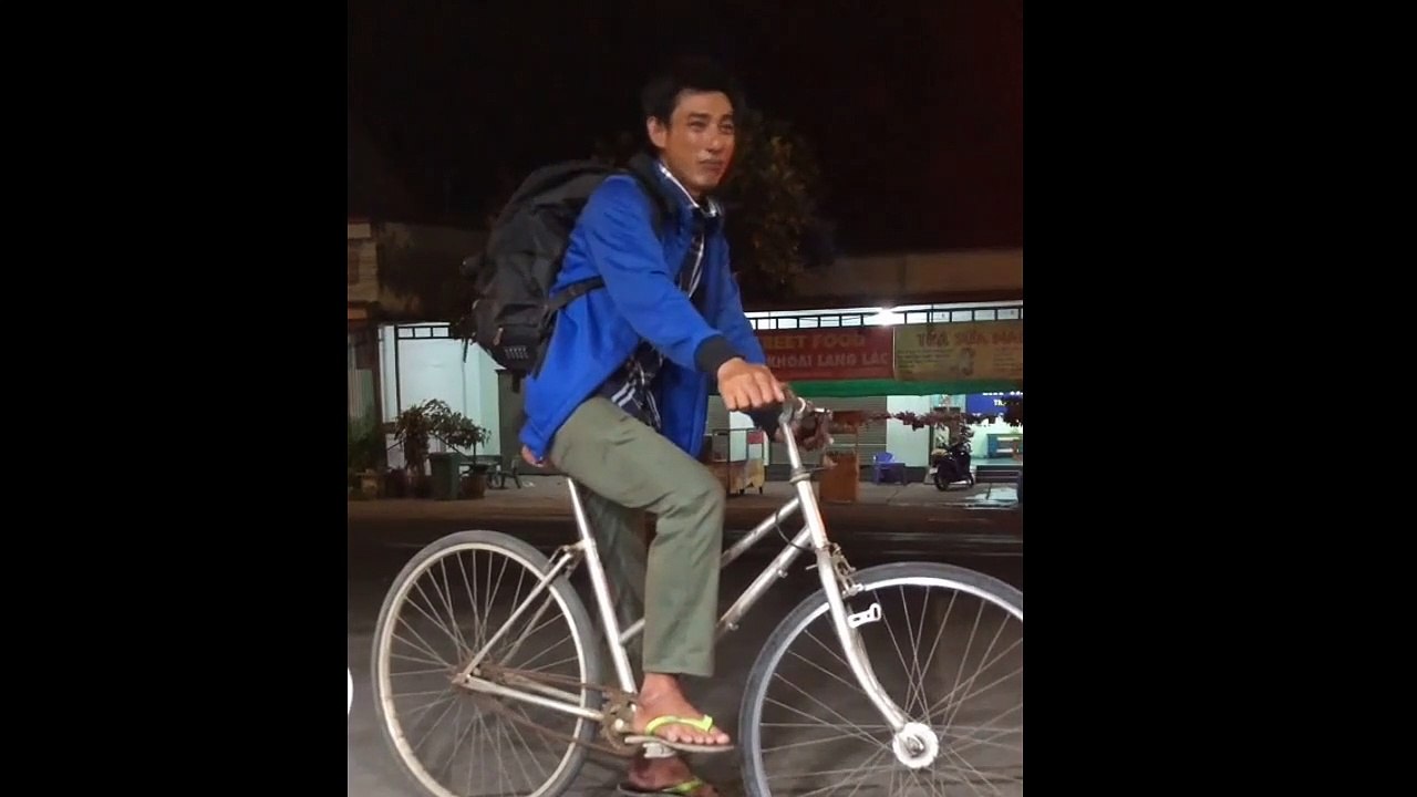 Xúc động người đàn ông đạp xe từ Sài Gòn về Cà Mau sau khi mất việc