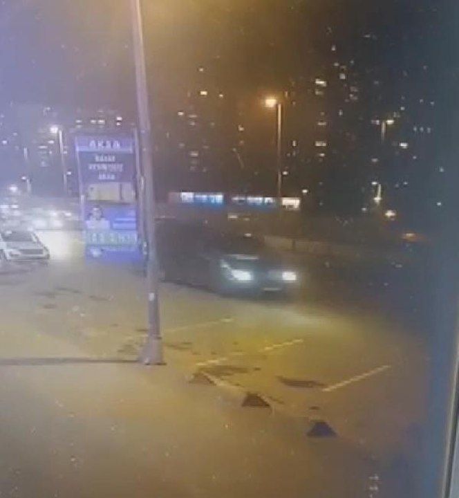 Son dakika haberleri... BAHÇELİEVLER'DE MOTOSİKLET KAZASI KAMERAYA YANSIDI