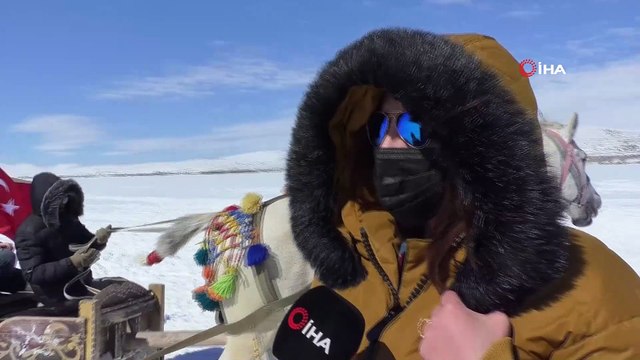 Çıldır Gölü’nde mavi ile beyaza masalsı kızak yolculuğu