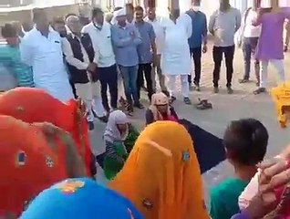 फिर चर्चा में सांसद किरोड़ी मीणा, दो बहनों को पुलिस थाने लेजाकर पूरी करवा डाली विवाह की रस्में