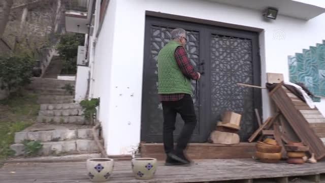 Kendi atölyesini kuran cerrah ahşap kase yaparak stres atıyor