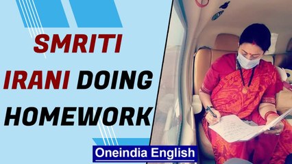 Smriti Irani does homework in car | Funny caption tickles internet | Oneindia News