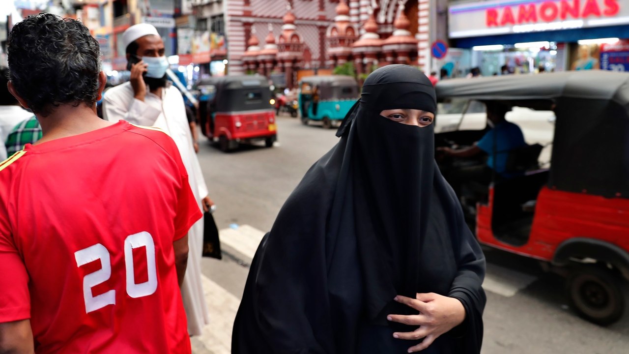 Sri Lanka to ban burqa, shut more than 1,000 Islamic schools