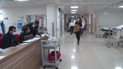 Sağlık çalışanlarına 14 Mart Tıp Bayramı'nda çiçek ve çikolata sürprizi