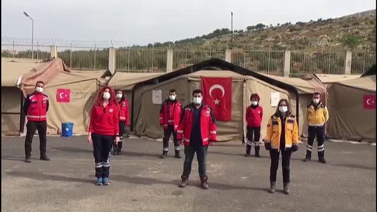 Suriye sınırında görevli sağlıkçılar videolu mesajla meslektaşlarının 14 Mart Tıp Bayramı'nı kutladı
