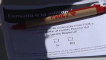 Los militantes socialistas votan el apoyo a la moción de censura en Murcia