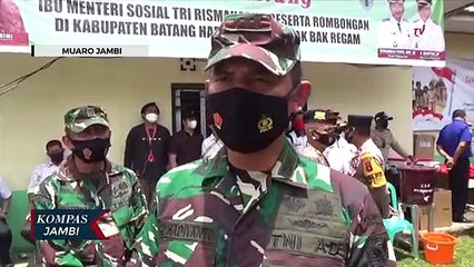 Warga Sungai Terap Berbaur Satgas TMMD