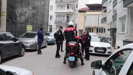 Kız arkadaşına baktığını söyleyerek tartıştığı kişiyi bıçaklayan zanlı gözaltına alındı
