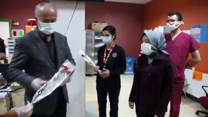 Başkan Akman’dan sağlık çalışanlarına çiçekli teşekkür