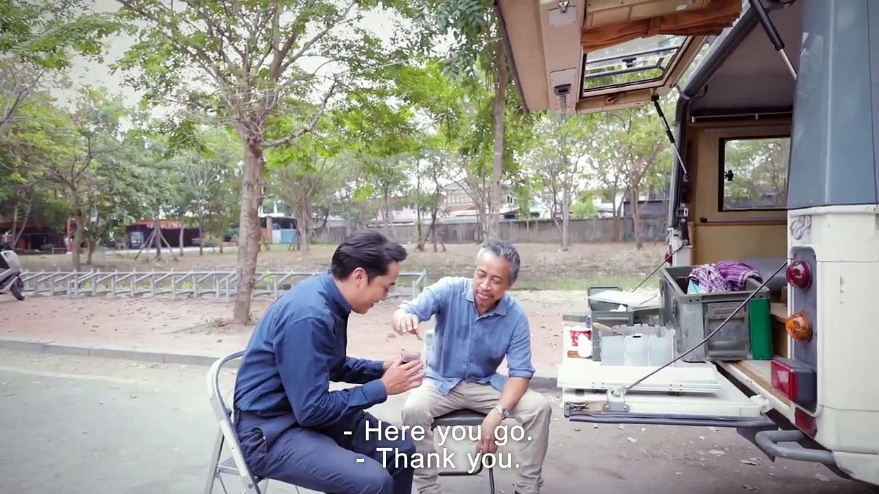 มาโนช พุฒตาล พิธีกรนักจัดรายการวิทยุเล่าประสบกา...