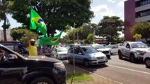 Adeptos de Bolsonaro realizam carreata contra o STF nas ruas de Cascavel