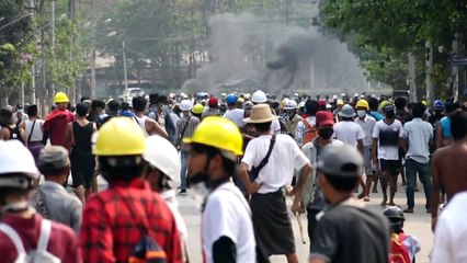 مقتل 18 متظاهرا في بورما والمجموعة العسكرية تفرض الأحكام العرفية في بلدتين