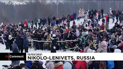 Giant castle burned at end-of-winter festival in Russia