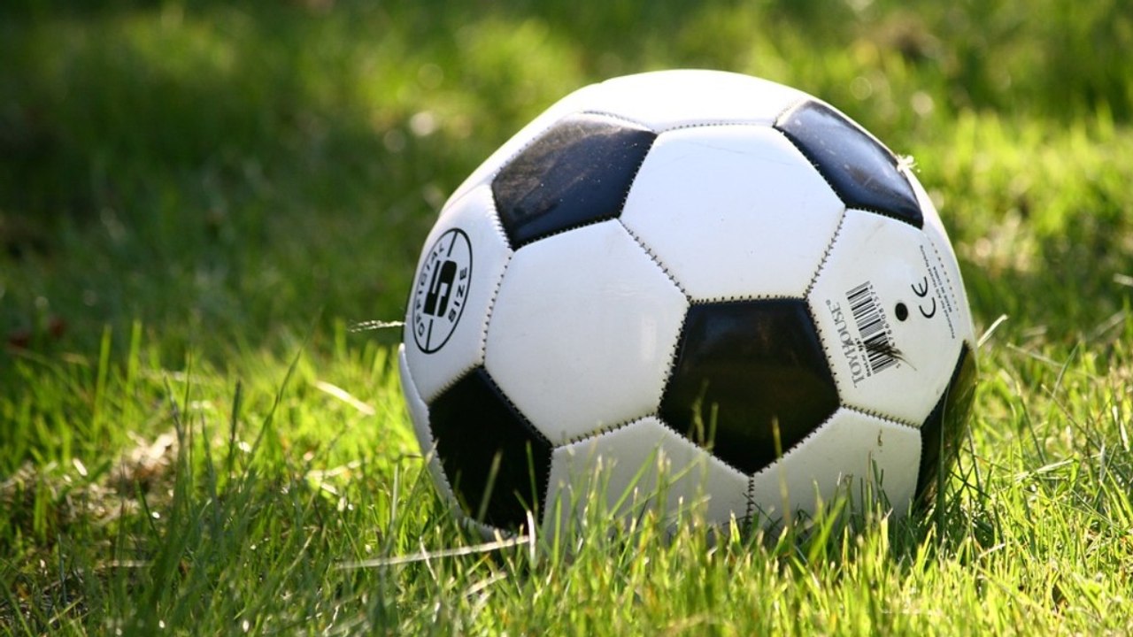 Familias denuncian que escuela de fútbol de F.C. Barcelona los estafó