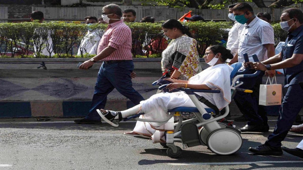 Bengal: Mamata Banerjee two rallies in Purulia in wheelchair