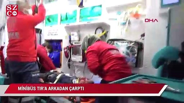 Minibüs, TIR'a arkadan çarptı: 1 ölü, 1 yaralı