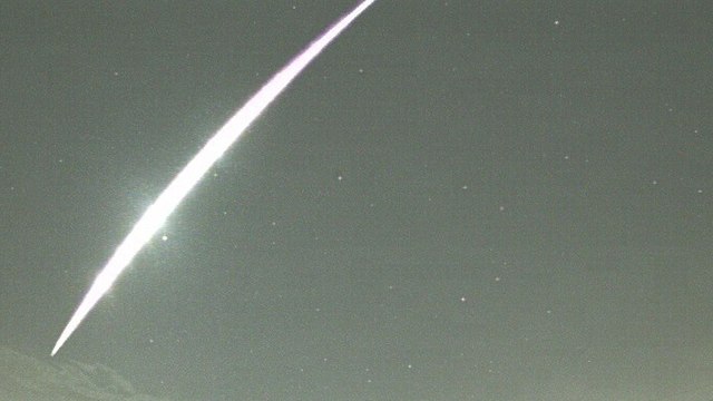 Japonya’da ateş topuna dönen göktaşı gökyüzünü aydınlattı