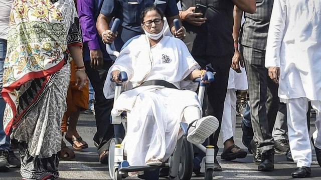 Mamata on wheelchair, holds roadshow in Kolkata after injury